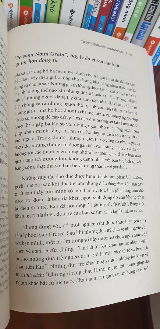 Một tác phẩm xuất sắc khác của Adam Grant, tác giả của Give and Take. Đơn giản là, nếu bạn muốn thay đổi việc gì, hay làm một cái gì đó hay ho, thì bạn sẽ cần 1 chút cảm hứng. Cuốn sách này cung cấp cho bạn nhiều hơn mong đợi về những câu chuyện, những động lực và cả những cách tiếp cận đáng để nghiền ngẫm.