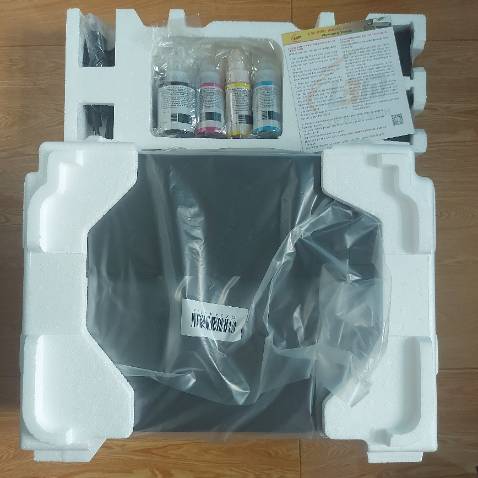 Giao hàng nhanh. Đóng gói cẩn thận và đầy đủ. Máy in hoạt động tốt. Màu in ra đẹp