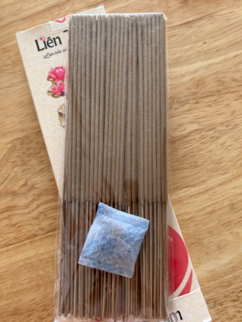 Mùi hương thơm dễ chịu, ít khói, phù hợp cho những người hay nhạy cảm về mùi. Thời gian giao hàng nhanh, shop phục vụ rất tốt.