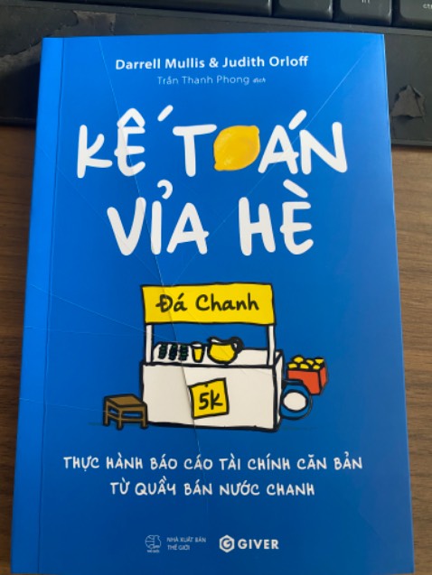 Sách bị rạch trang bìa trong khi bao đóng gói bằng túi chứ không phải hộp giấy và vỏ bao không bị rạch