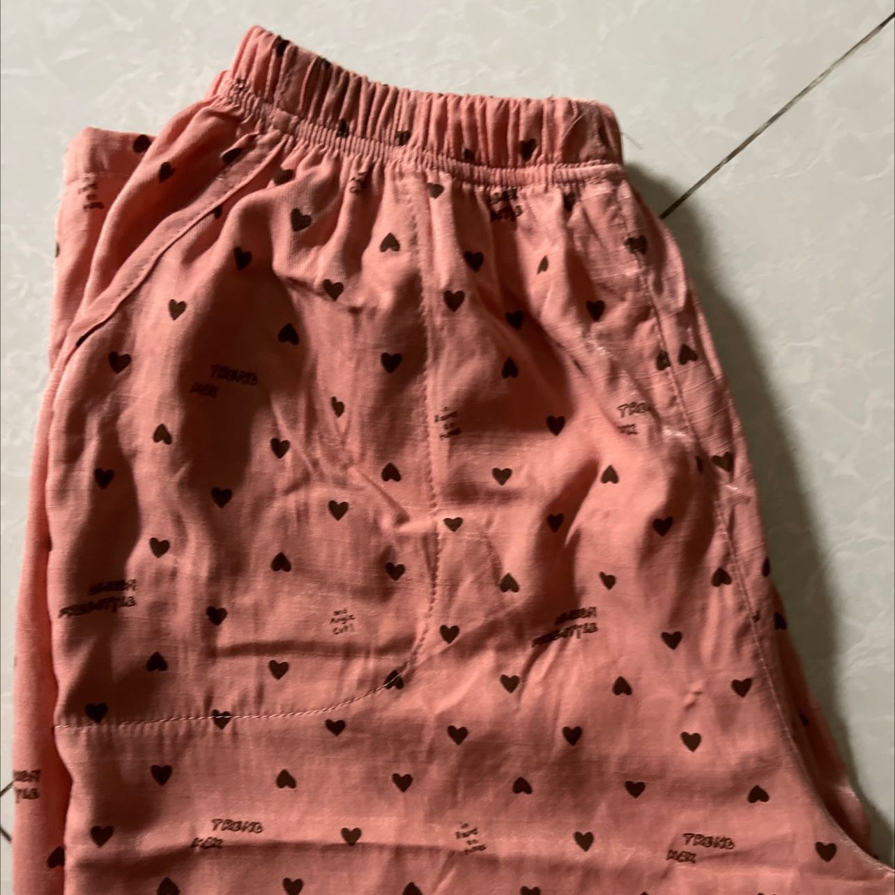 Mặc mát, hàng đẹp, màu sắc dễ thương. Mặc ở nhà rất gọn gàng, thấy trẻ lên vài tuổi