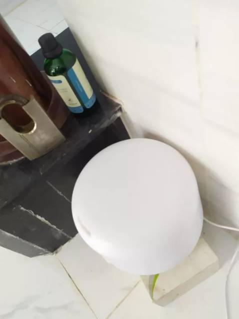 Mùi thì thơm giống các vị hoa quả, nhưng mình mua về làm nến thì không mix đc vs sáp ong và sáp đậu nành, up lên các hội nhóm thì họ nói đây là hương liệu tan nước nên làm nến sẽ k hợp, đốt k có mùi. Mọi ng nếu làm nến thì có thể bỏ qua, xôg phòng thì ok