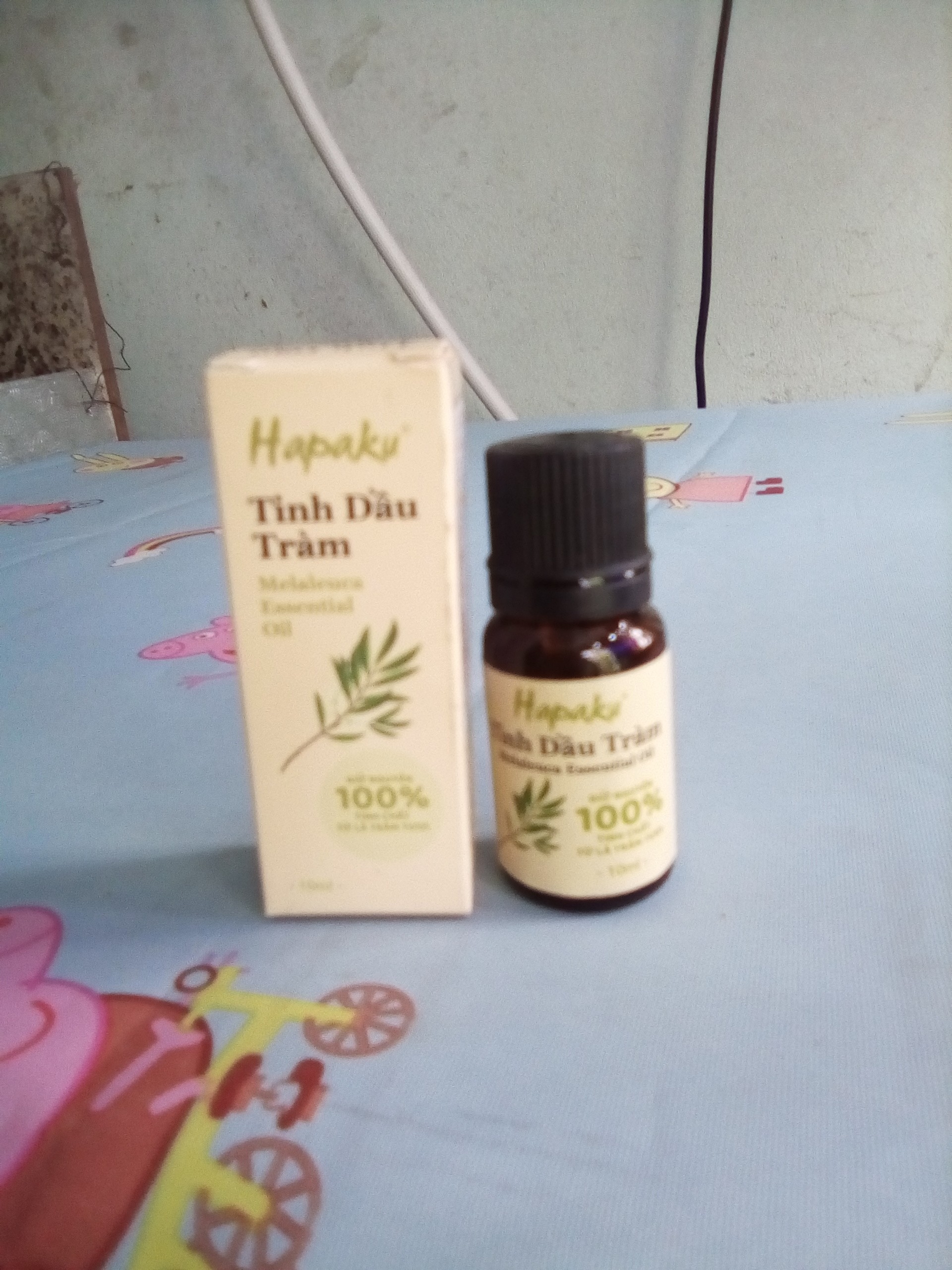 Sản phẩm đóng gói cẩn thận, tem mác rõ ràng. Mùi thơm tự nhiên hẳn so với mấy lọ lần trước bé mình dùng. Khi cảm thấy cơ thể mệt mỏi có thể mát xa gan bàn chân bằng tinh dầu thì ngủ rất thoải mái. Ủng hộ shop dài.