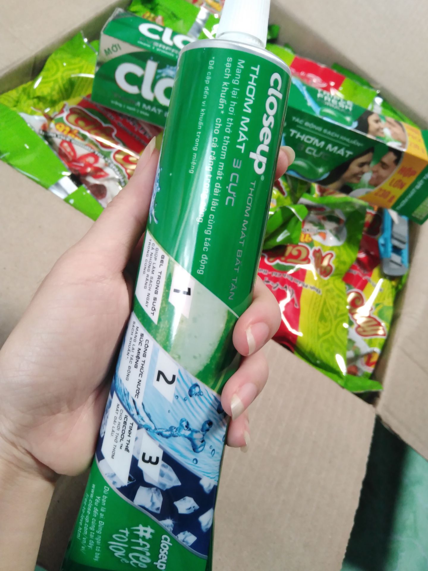 Giao nhanh, chất kem hơi lỏng,mà sao mình thấy đánh không được sạch lắm nhỉ