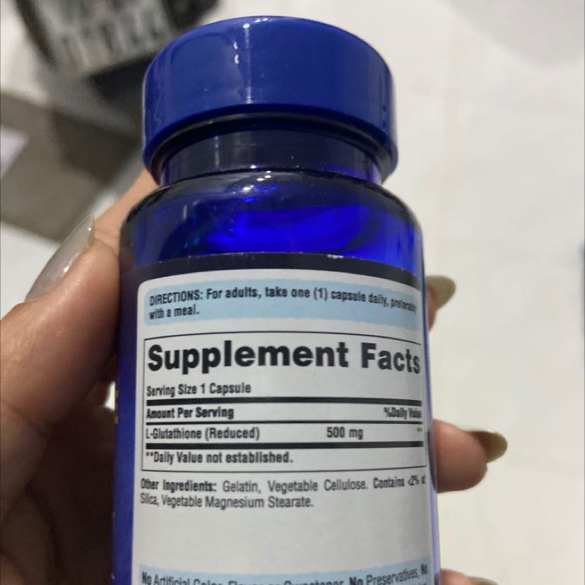 uống hết hủ mới rì riu. nghe bảo kết hợp loại này và c500 sáng da. uống thêm collagen tối nữa thấy da có sáng lên thêm, nhưng giá hơi đau ví😜