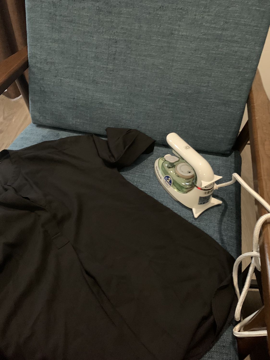 Mình thấy bàn ủi này tiện đi du lịch hay công tác. Làm nóng nhanh và ủi nhanh hơn bàn ủi hơi nước cầm tay. Giá cũng tốt hơn nhiều so với bàn ủi hơi nc cầm tay