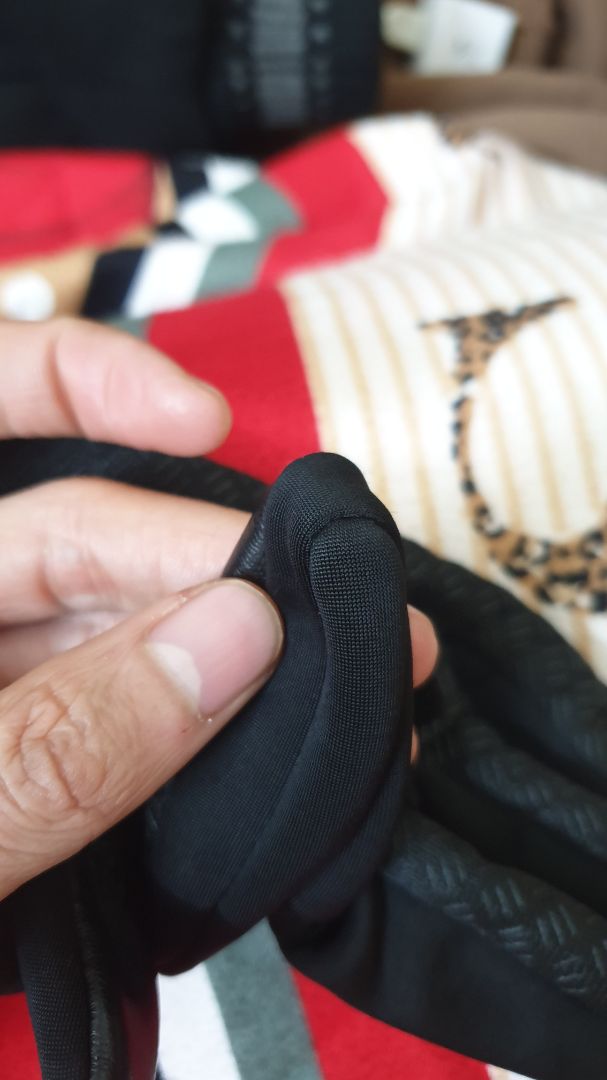 vải mỏng tanh, chỉ có thể đi trong thời tiết bình thường, ko chống đc nước, không chống gió, đi mưa mùa đông lạnh cực kỳ buốt tay, quảng cáo chỉ là quảng cáo vải mỏng tanh, chỉ có thể đi trong thời tiết bình thường, ko chống đc nước, không chống gió, đi mưa mùa đông lạnh cực kỳ buốt tay, quảng cáo chỉ là quảng cáo