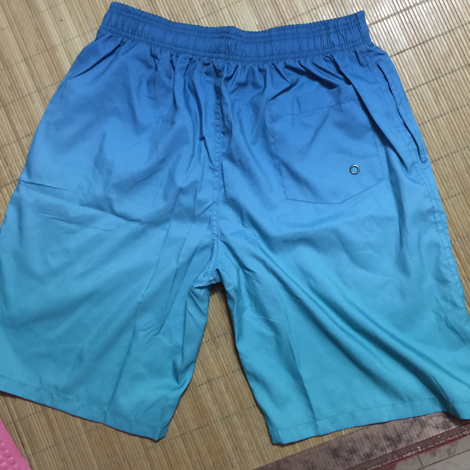 Cũng ok, chất vải này ít thấm nước