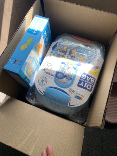 Hàng được đóng gói cẩn thận, giao từ TP. HCM rất nhanh, mình mua làm quà giáng sinh cho bé mong bé sẽ thích