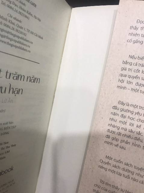 sách không hợp với mình, đọc không đọng lại được gì nhiều. Mua bản kỉ niệm tái bản lần  thứ 30 nhưng kh thực sự thích. Sách cho 3 postcard lồng vào bìa nhưng mà khó lồng, bọc bookcare cũng bị nhắn, keo ở gáy sách cũng lởm chởm không đều