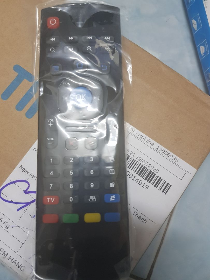 yêu cầu đổi hàng có mic giống quảng cáo. giao nhằm hàng.