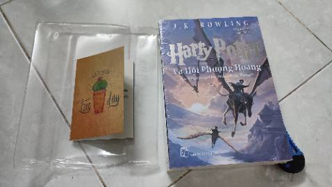 Sách mới,còn bọc nylon,nội dung thì khỏi phải bàn,được tặng kèm 1 cuốn sổ tay bé bé xinh xinh,hoàn toàn hài lòng