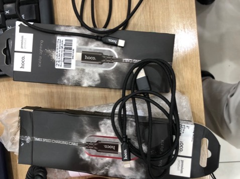 Mua 2 đơn hàng cùng 1 shop, 1 cái có hình màu đỏ, 1 cái có hình màu đen—>giao 2 cái màu đen, không như hình đăng nên thấy không buồn xíu. Dùng thì thấy OK