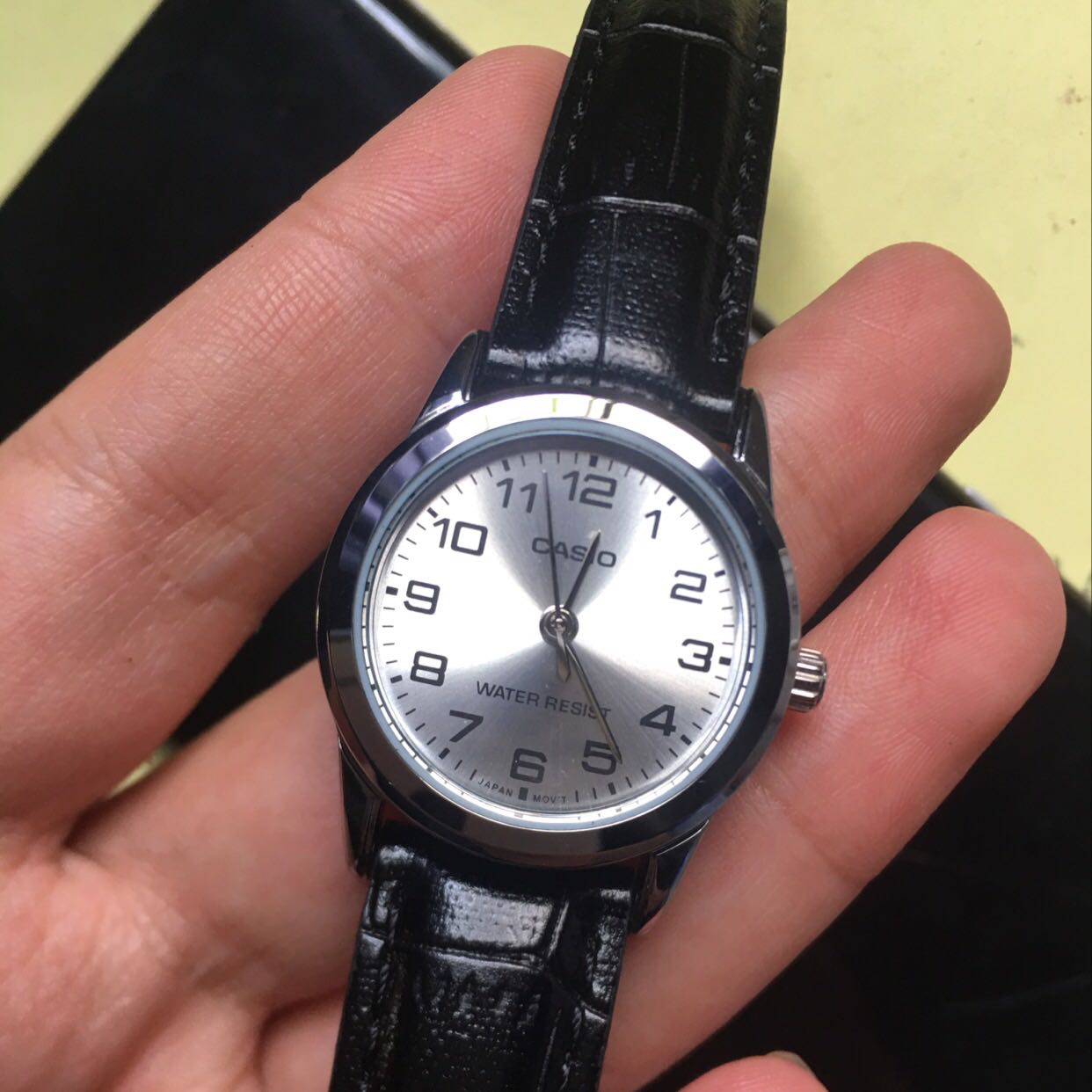 Đồng hồ giá tốt, sang xịn mịn luôn. CSKH cũng nhiệt tình nữa. Nên mua nha mọi người.