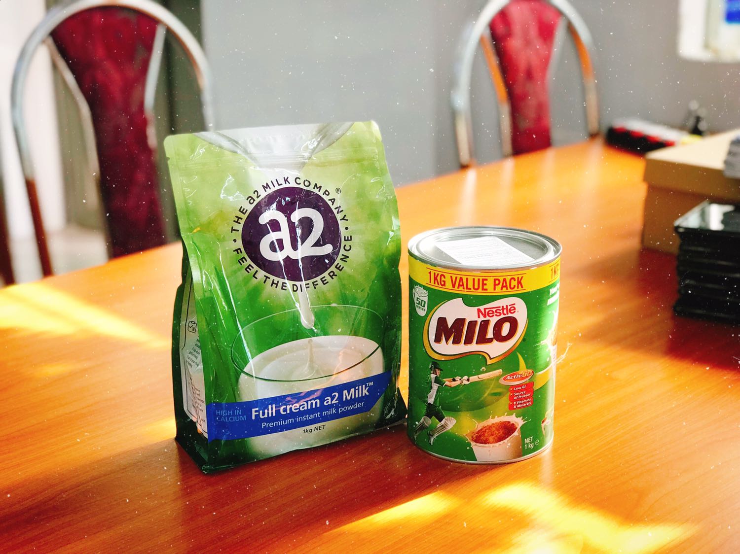 Đóng gói cẩn thận. Hộp nguyên vẹn giao hàng nhanh hơn dự kiến. Sữa ngon quá nên làm thử ngay 1 cốc luôn. Sẽ ủng hộ Tiki dài dài ạ.