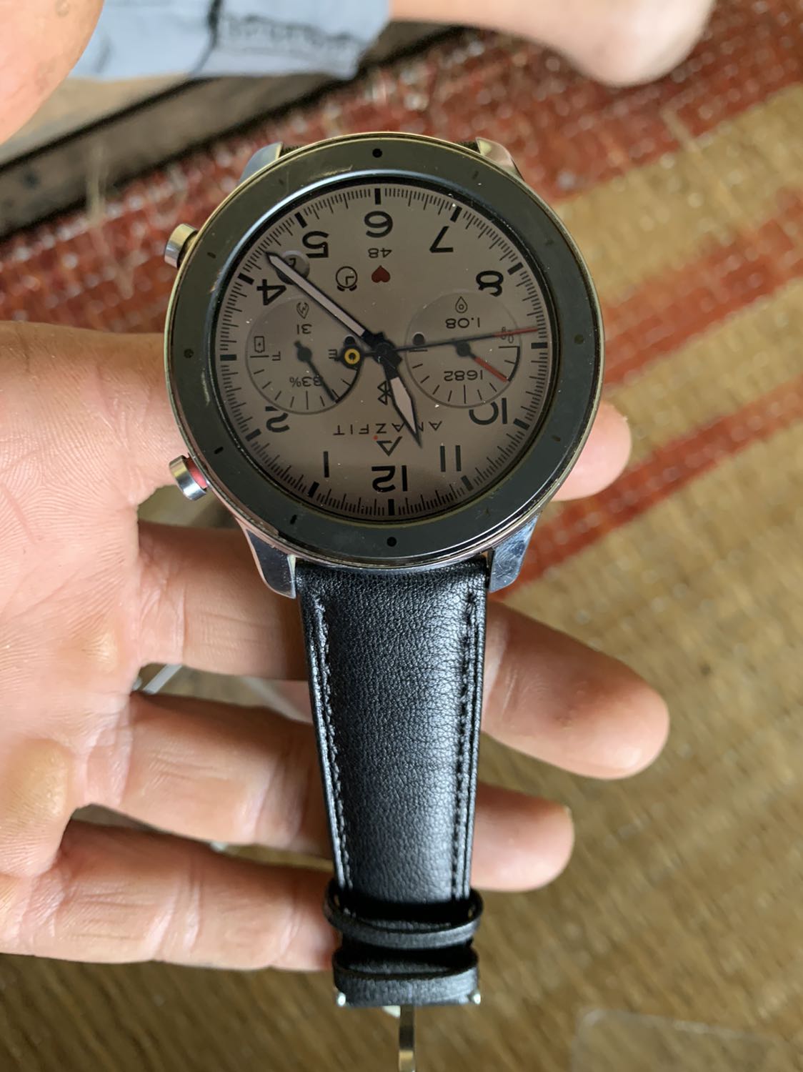 Sản phẩm ok. Có tặng công cụ để thay dây quá tuyệt