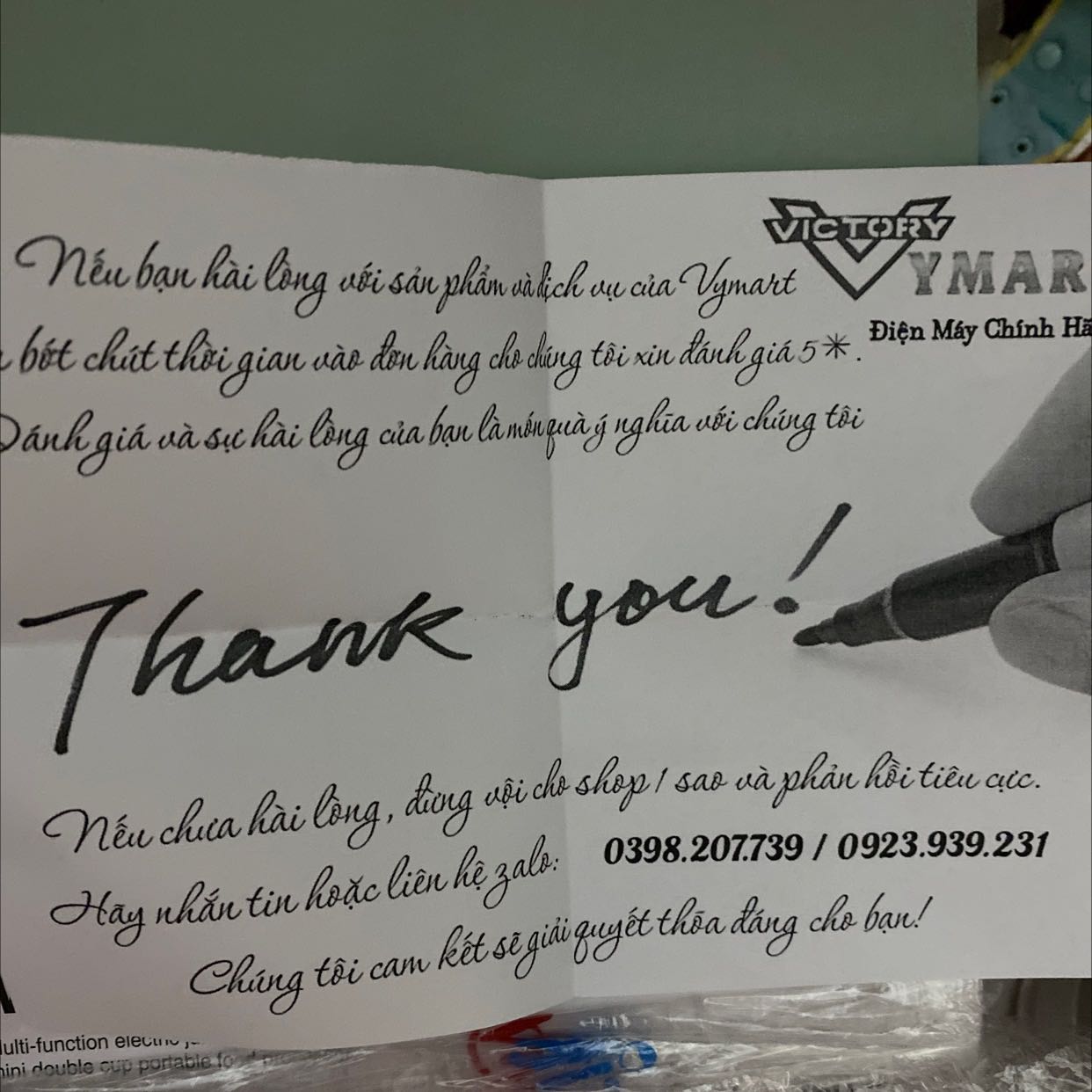 Tiki giao hàng nhanh, đúng hẹn. Máy nguyên đai chưa mở, từng bộ phận được bọc riêng trong túi nilon nguyên seal. Mới thử máy thấy kêu hơi to, dây hơi bị ngắn🥲.  Nhà bán hàng có gửi kèm thư cảm ơn và số đt để liên hệ. Hy vọng máy bền ko phải bảo hành