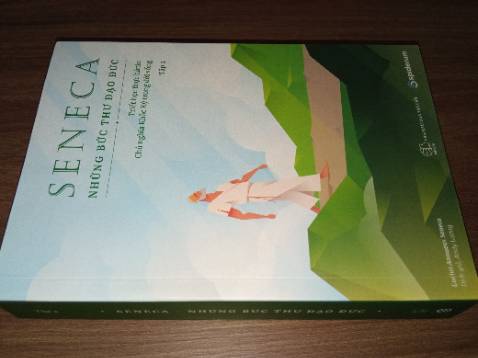 Vẫn hay như lần đầu tiên mình đọc tập 1 cách đây một năm. Lời của Seneca không cầu kỳ phức tạp như những triết gia khác nhưng cũng không phải là quá đơn giản, độ sâu sắc là vừa đủ để người đọc có thể nghiền ngẫm về nó. Hy vọng trong tương lai có thể được đọc phiên bản bìa cứng của tập sách này.