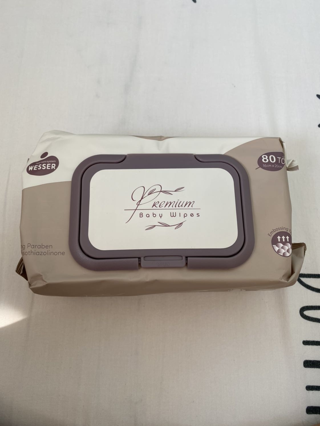 Giấy mềm, dày, chất lượng tốt, bao bì sang trọng