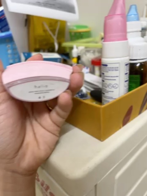 Giờ rửa mặt mà ko có máy ni là cảm nhận ko sạch. Mặc dù mấy chục năm nay rửa mặt nằng tay mà vẫn ổn.
Thỉnh thoảng thấy giống mòn da vì thấy rát.
Nhưng dùng ổn, dùng là nghiện. Nếu máy xịn sò hơn chắc nghiện lắm.