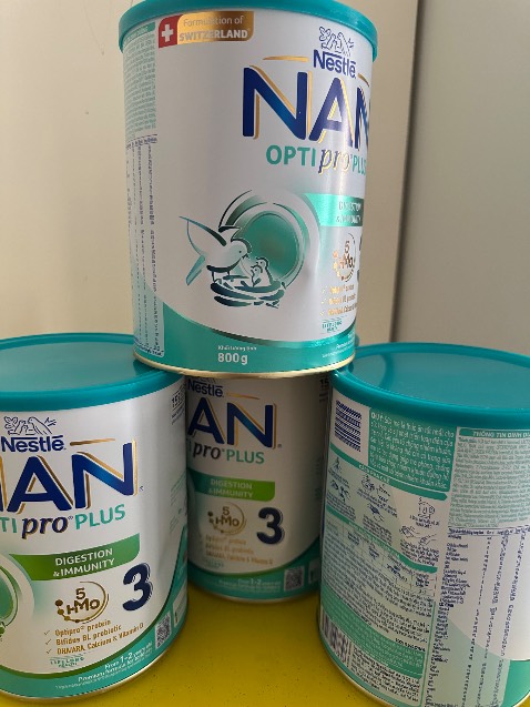 Mình đặt 4 *** sữa hàng giao nhanh và sữa tốt. Nhưng mình không hiểu lý do tại sao cả 4 *** sữa mình nhận đều bị móp hộp