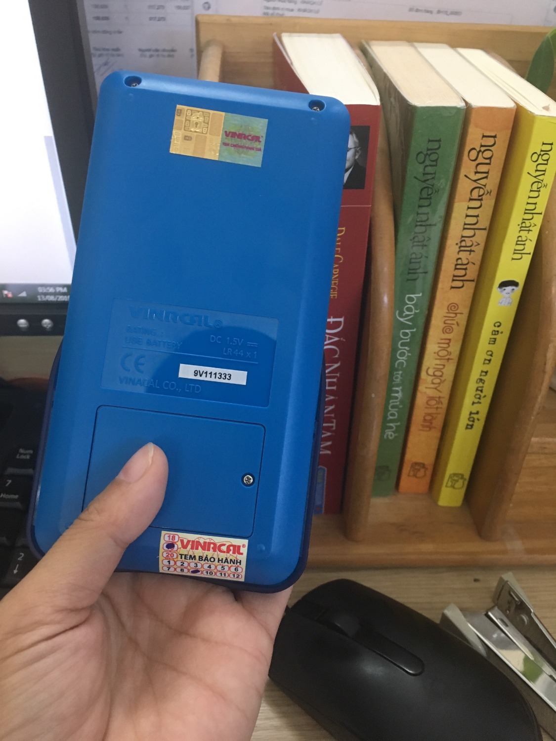 Máy tính xài ổn định và rất mượt. Tiki giao hàng nhanh và đóng gói rất cẩn thận
Máy tính có rất nhiều chức năng và hướng dẫn rất chi tiết, nhất là giải được phương trình bậc 4, Tính giới hạn lim, Tìm cực trị hàm số parabol, Phân tích thừa số nguyên tố
Nói chung là rất ưng ý cho sản phẩm này!