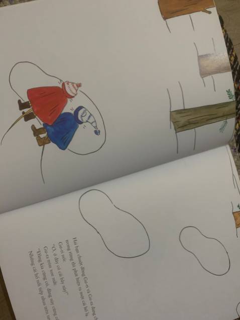 sách ít chữ con dễ hiểu, đầu tiên mình nghĩ sao nó đơn giản quá. nhưng mà như vậy bé lại rất nhớ và chăm chú nghe