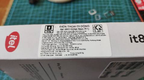 Đánh giá sơ bộ : bàn phím nhựa cứng. Loa thoại to, bắt sóng khỏe. Đầy đủ các chức năng cơ bản.
Nhược điểm : pin ko được bền,nhanh tụt
Máy ko chỉnh được cỡ chữ nên hơi khó chịu nhất là giao diện tin nhắn. Năm 2024 rồi mà nhà sx làm cái giao diện tin nhắn dở tệ là tệ. Cỡ chữ to làm hiển thị dc có vài từ 1 dòng... 
Có lẽ máy chỉ phù hợp nghe gọi thôi  chứ người nào dùng tin nhắn nhiều thì nên mua dòng máy khác.