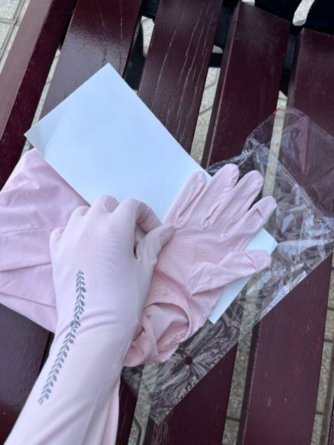 Găng ôm, đẹp tay, chất mềm mát. Có mở 2 ngón bên tay phải.