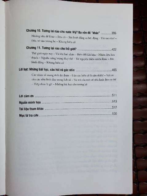 Ai đã đọc Súng, vi trùng và thép rồi thì sẽ không phải chê gì quyển sách này. Nội dung tuyệt vời, cuốn hút. Sách khắc họa những biến động mang tính vĩ mô của một số quốc gia trên thế giới. Nói như La Quán Trung: Mỗi quốc gia Thịnh rồi suy, hợp rồi lại tan...