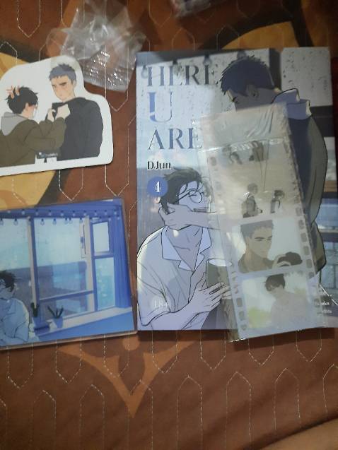 Đóng gói hơi sợ bị hỏng truyện,còn lại các đồ đi kèm đều đầy đủ không thiếu