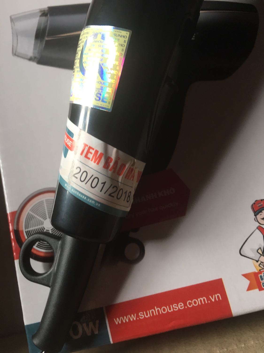 sunhouse bảo hành sản phẩm 12 tháng kể từ ngày mua và không quá 18 tháng kể từ ngày sản xuất. sản phẩm này sản xuất đầu năm 2018 nên chỉ còn bảo hàng chưa đến 6 tháng. giá trị sản phẩm không đáng bao nhiêu nhưng thấy hơi bực mình.