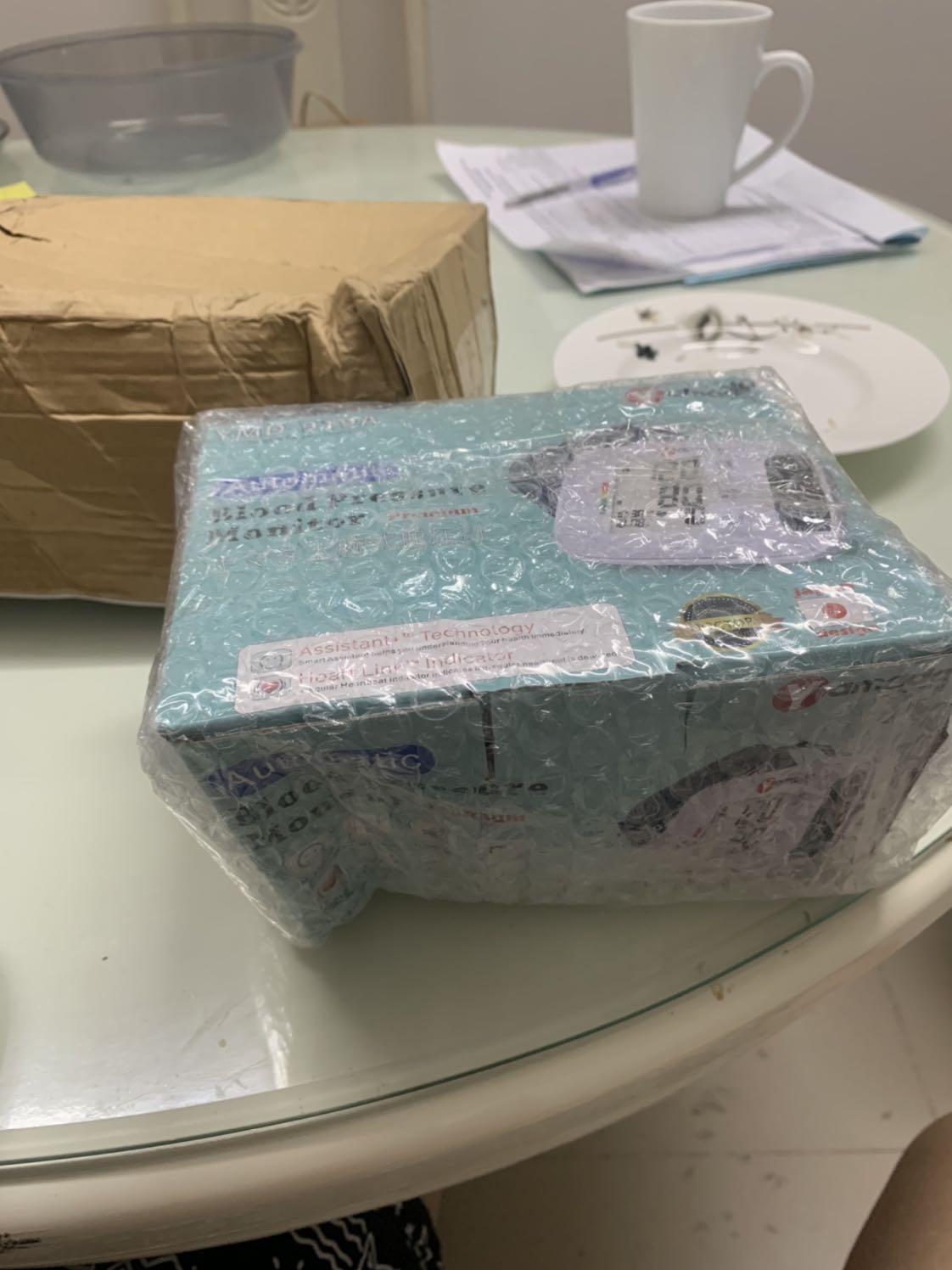 Thật sự đây là lần đầu tiên mình đặt hàng ở Mirai, nhưng mình cảm thấy hơi thất vọng vì việc giao hàng lâu và hàng giao đến còn bị móp hộp. Mình mua để tặng bố mẹ mình ở nhà nên mình cũng khá cầu toàn trong khâu sản phẩm, nên kính mong Mirai xem xét lại giúp mình để mình có sự tin tưởng cao nhất với nhà bán.
Cập nhật, shop thêm bao da khi mình đã phản hồi về chất lượng sản phẩm, nên mình nghĩ 4 sao có lẽ sẽ hợp lí hơn