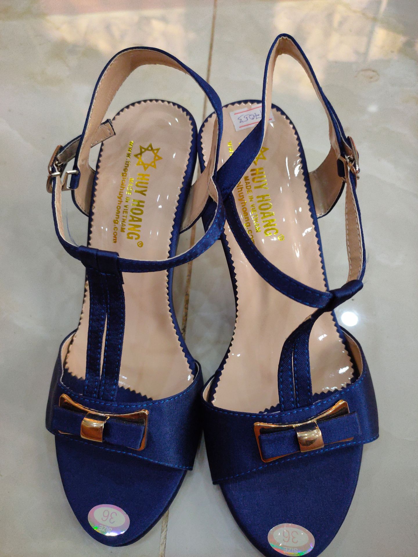 Giày tốt hơn mong đợi... Như hình như mô tả... Rất thích