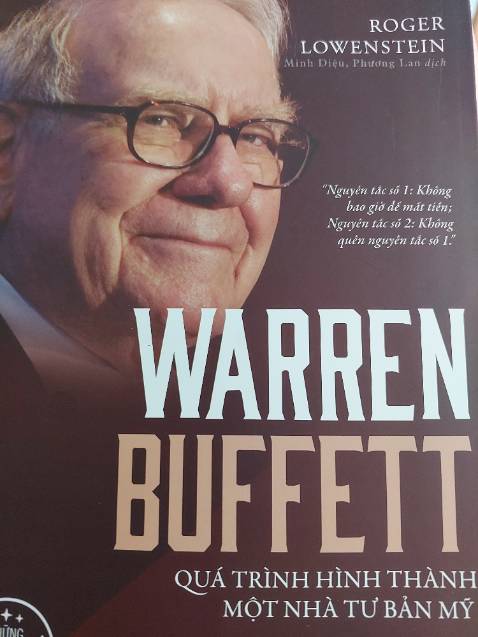 Nội dung lôi cuốn, mặc dù không phải cuốn sách về tiểu sử. Buffett là con người đặc biệt, ông có những thói quen về con số tù lúc 5 tuổi. Giao hàng nhanh.