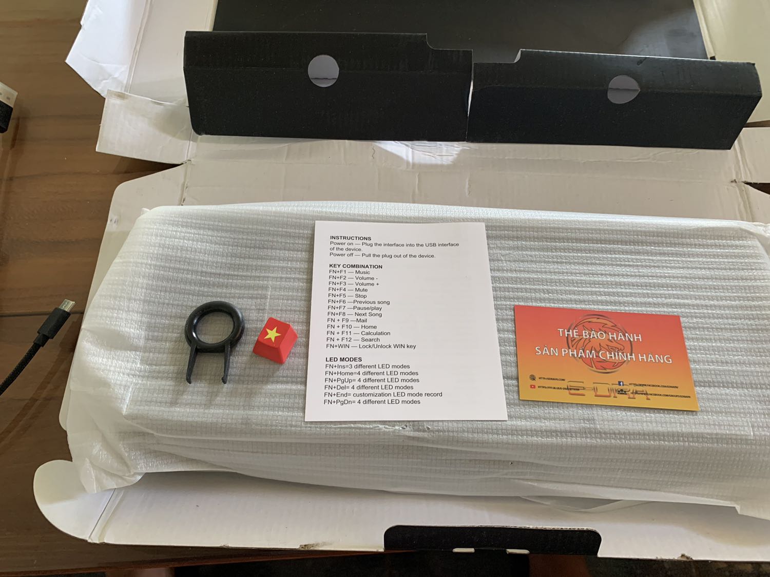 Sản phẩm đẹp, rất phù hợp giá tiền, tuy nhiên khi vận chuyển vẫn còn tình trạng méo hộp nhưng sản phẩm vẫn được bảo quản tốt. Shop nên bọc thêm một lớp chống sốc để khách hành thấy hài lòng hơn nhé, cho shop 4 sao 🥰