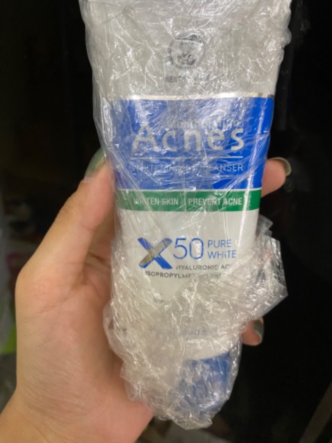 Mùi thơm dễ chịu, ko gây khô da khó chịu, dùng thêm thời gian xem sao. Shipper thân thiện nhiệt tình, Thanks all