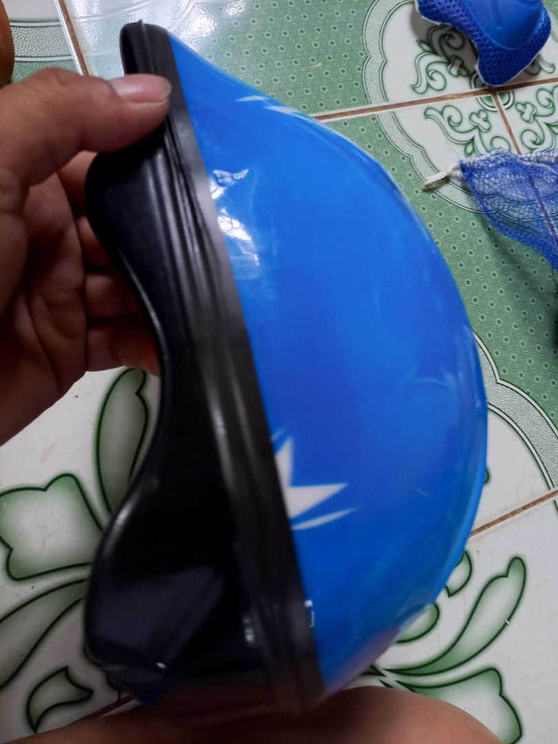 Sản phẩm không như mong đợi. Như đồ chơi trẻ em 
Nhựa mũ mỏng lét lẹt