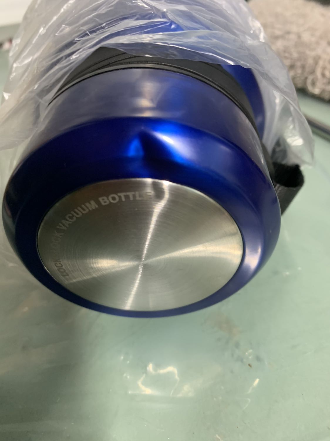 Shop làm ăn ko uy tín. Dịch vụ chăm sóc khách hàng thì dở tệ. Nhắn tin từ sáng tới chiều mới trả lời. Sản phẩm trước khi giao ko kiểm tra kĩ, mình thắc mắc thì bảo chờ tới giờ tới lượt để kiểm tra. Mọi ng chú ý shop này. Shop giao hàng móp méo. Đóng gói thì qua loa. 1* này chỉ dành cho tiki giao hàng nhanh hơn dự kiến. Chứ shop ko đáng 1*