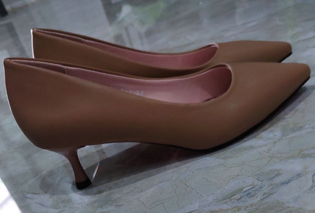 Giày đẹp, mang êm chân, giao hàng nhanh, lịch sự, sẽ ủng hộ shop.