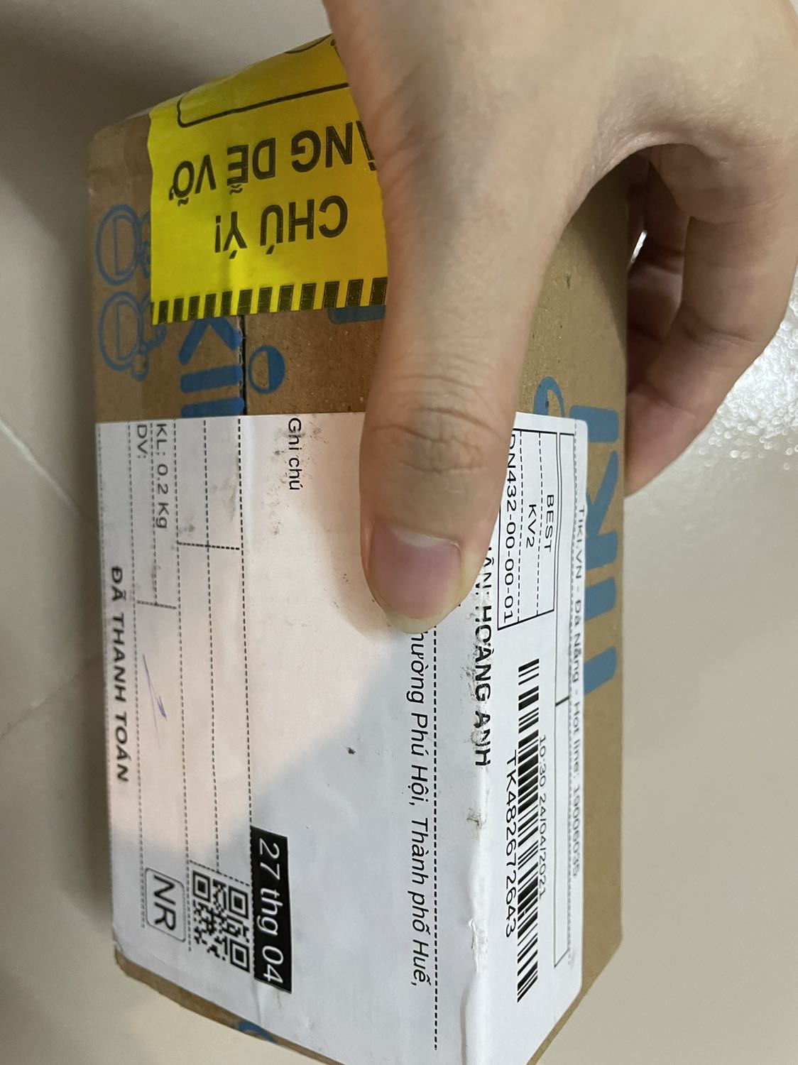 Vận chuyển mất 1 ngày, đóng gói tiki là số 1, dùng thử 2 ngày sáng chiều vẫn chưa thấy tác dụng, rất thích kiểu dáng thiết kế của sản phẩm, chỉ cần nhấn nhẹ là ra 1 lượng sirum vừa đủ.