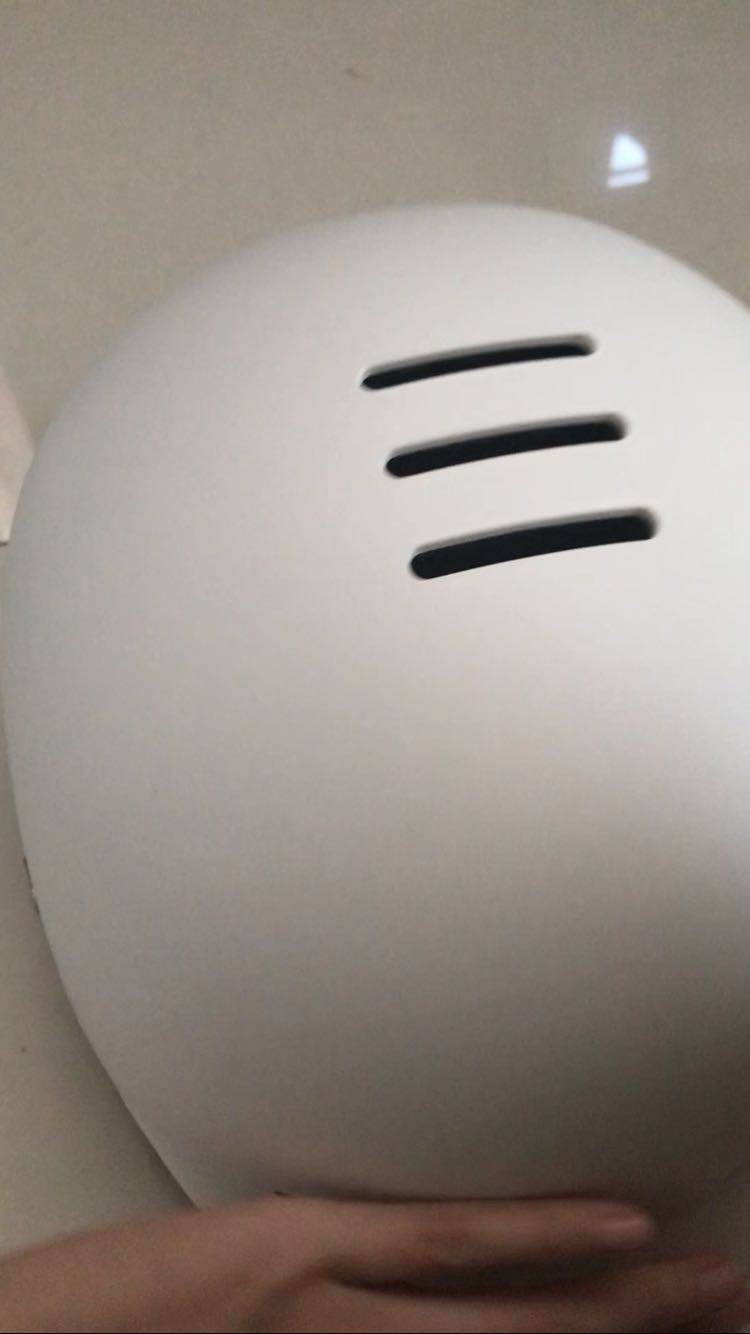 Chất nón tạm ổn. Đội mát, nhẹ. 
Nón đóng gói sơ sài, vận chuyển từ nước ngoài về mà không chèn mút đệm. Hộp bể vỡ, hên là không trầy xước nón ở trong.