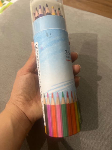 Sản phẩm tốt, màu sắc đẹp. Sp như hình. Có gọt chì kèm theo hộp.