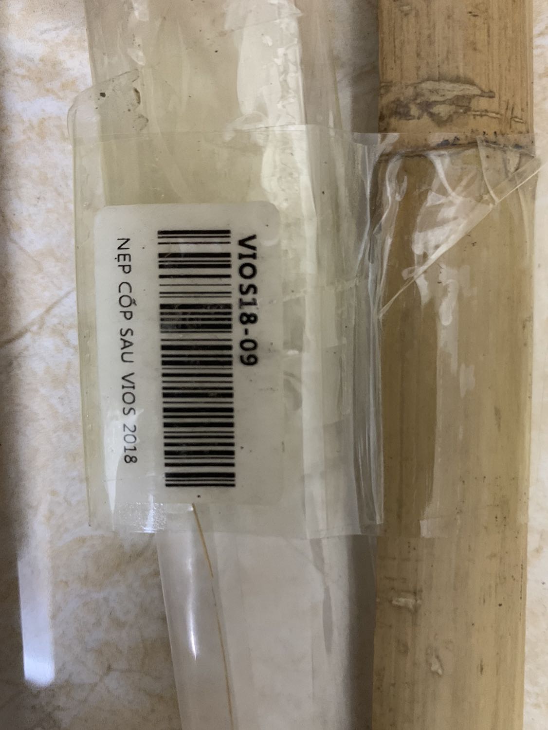 Shop gửi sai mẫu, may mà vừa không lại mất công gửi trả, lần sau gửi mẫu khác nên nhắn cho kh trước