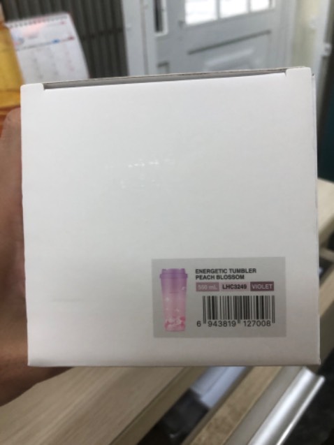 Giao hàng nhanh. Sale được giá tốt. Hàng chất lượng giống hình, chưa thử nước nóng hay lạnh nên chưa biết. Màu đẹp