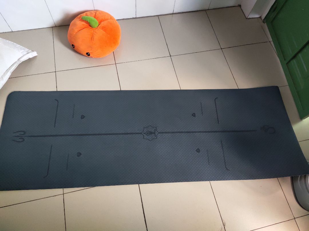 Mình mới nhận thảm sáng nay, thảm khá ổn nhưng nhìn không giống như hình quảng cáo và có vài lỗi, lỗ nhỏ trên mặt thảm nhìn ko được đẹp lắm. Nên mình cho 4 sao vì sợ với một số nhà bán thì miDoctor có giá bán cao hơn,. mình hi vọng giá bán phù hợp với chất lượng hơn nhé. Cảm ơn