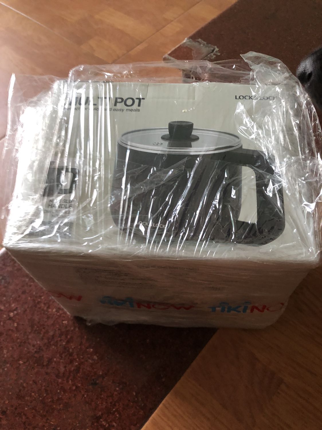 Đóng gói tạm ổn, ghi chú cẩn thận. Chưa sử dụng nên chưa thể đánh giá hết được sản phẩm, nhưng tổng quan nhìn chung thì đẹp và chắc chắn. Sản phẩm sx ở China do cty khác chứ ko phải of Lock&Lock (Có lẽ gia công cho Lock&Lock)