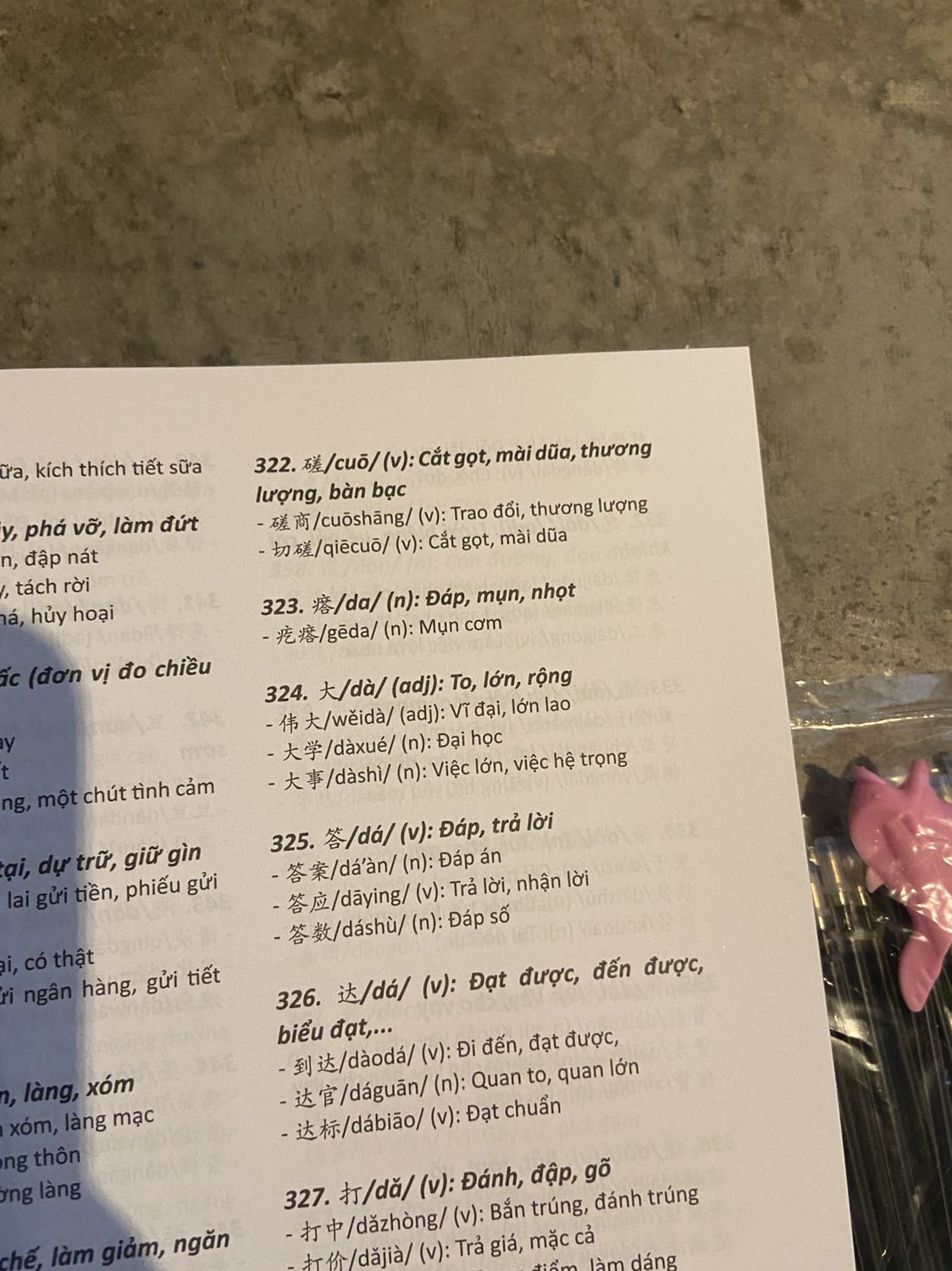 Giao hàng nhanh, shop đóng gói cẩn thận và giao hàng đầy đủ. Quyển giải nghĩa 6768 từ giống 1 cuốn từ điển hơn là giải nghĩa chi tiết từng từ, chỉ dùng để tham khảo thêm thôi. CD shop tặng kèm có chuyển thành file gửi qua *** đc ko ạ