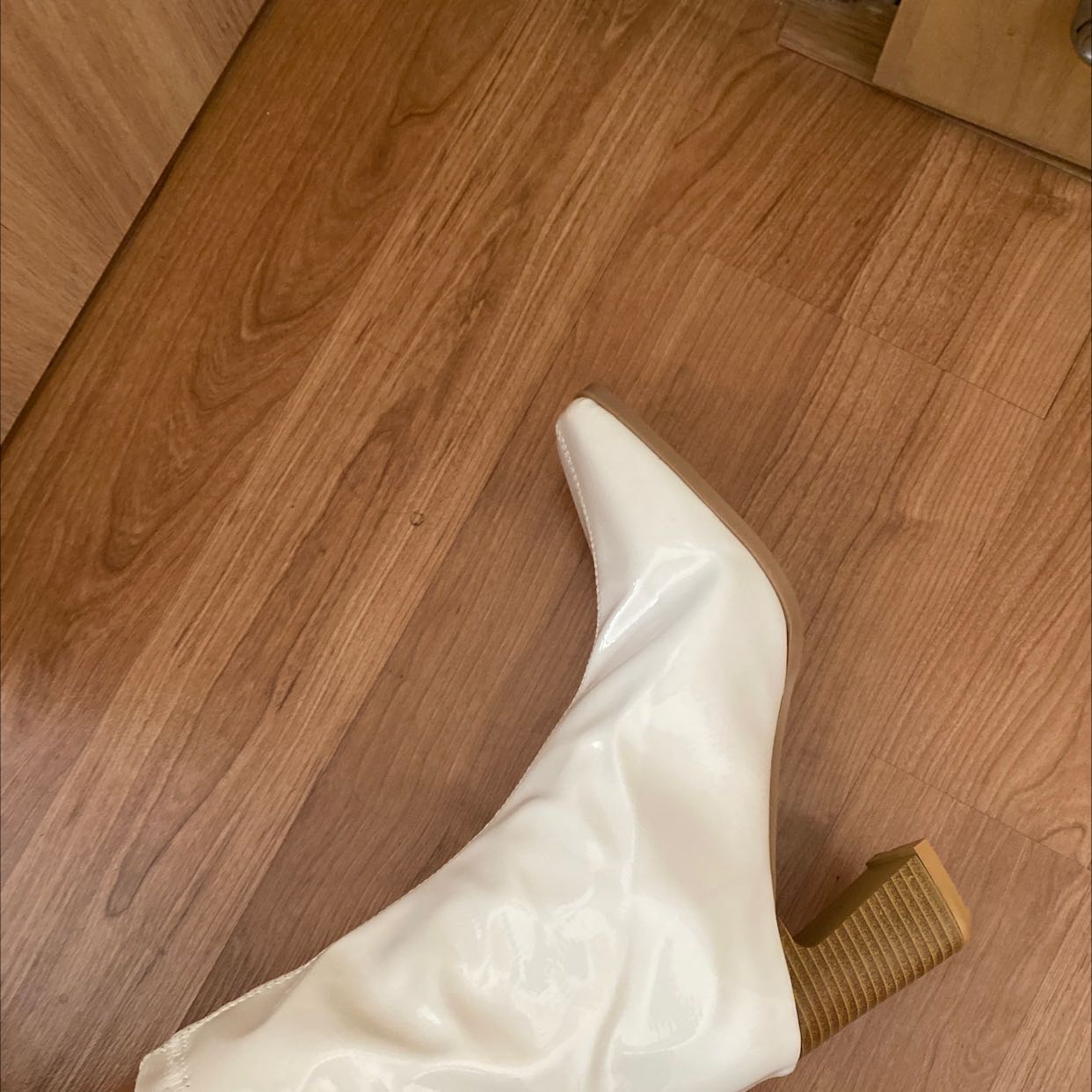 Không có khoá khó đi nên lấy to hơn 1 sai nhá mng
Chất lượng quá okla luôn, dễ đi dễ phối đồ