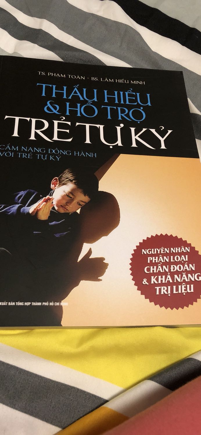 Nội dung và hình thức trình bày sách rất tốt, bổ ích. Cả hai tác giả đều là những người giỏi về chuyên môn. Tuy nhiên, dạo gần đây sách mình mua của tiki thường không được nguyên vẹn, như quyển này thì phần bìa bị xước và bong nhiều chỗ, một quyển khác thì trang sách bị rách. Thật sự rất quan ngại về khâu bảo quản và đóng gói của tiki trong thời gian gần đây.